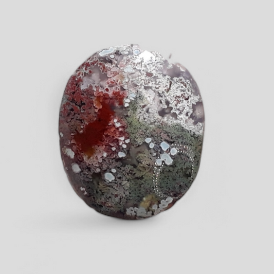 8,5 карата — многоцветный натуральный кабошон из мохового агата — 18 x 14 x 5 мм