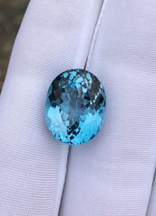 Драгоценный камень голубой топаз фантазийной огранки — 15,5 карата