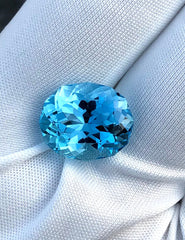 Драгоценный камень голубой топаз фантазийной огранки — 13,6 карата