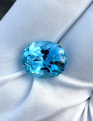 Драгоценный камень голубой топаз фантазийной огранки — 13,6 карата