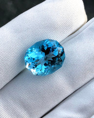 Драгоценный камень голубой топаз фантазийной огранки — 13,6 карата
