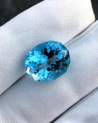 Драгоценный камень голубой топаз фантазийной огранки — 13,6 карата