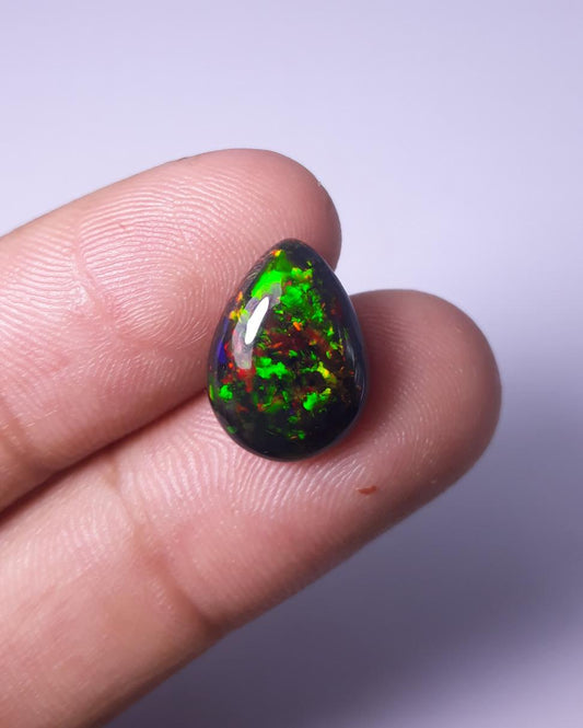 Продажа опала 3,80 карата — Черный огненный опал — Камень октября — 15,4x11,4x5 мм