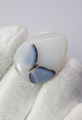 Редкий узор бабочки внутри натурального дендритного агата — коллекционный драгоценный камень — 31,1 карата