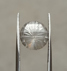 7,8 карата Дур э Наджаф — жемчужина Наджафа, прозрачная фантазийная огранка — камень апреля — горный хрусталь, кварц — 12x12 мм