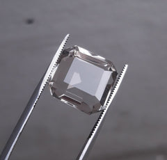 Дур э Наджаф 18,3 карата — жемчужина Наджафа, прозрачная фантазийная огранка — камень апреля — горный хрусталь, кварц — 15x15 мм