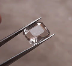 Дур э Наджаф 14,3 карата — жемчужина Наджафа, прозрачная фантазийная огранка — камень апреля — горный хрусталь, кварц — 15x13 мм