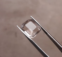 Дур э Наджаф 14,3 карата — жемчужина Наджафа, прозрачная фантазийная огранка — камень апреля — горный хрусталь, кварц — 15x13 мм