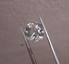 6,9 карата Дур э Наджаф — Жемчужина Наджафа, прозрачная фантазийная огранка — Камень апреля — Горный хрусталь, Кварц — 12x11 мм