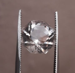 6,9 карата Дур э Наджаф — Жемчужина Наджафа, прозрачная фантазийная огранка — Камень апреля — Горный хрусталь, Кварц — 12x11 мм