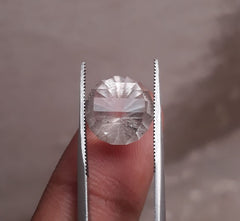 7,8 карата Дур э Наджаф — жемчужина Наджафа, прозрачная фантазийная огранка — камень апреля — горный хрусталь, кварц — 12x12 мм