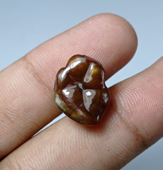 Резной фиолетовый огненный агат 10,5 карата - размеры 17x13x5 мм