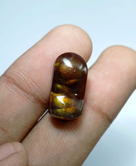 Натуральный огненный агат весом 12,6 карата, размеры 20x10x6 мм