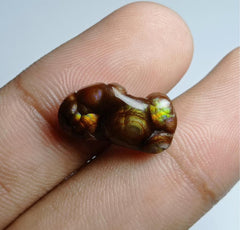 Мексиканский резной огненный агат 7,7 карата, размеры 18x9x5 мм