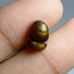 Натуральный огненный агат овальной формы 4,4 карата, размеры 12x8x6 мм