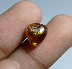 Натуральный уникальный огненный агат 5,1 карата — более редкий оттенок Agata De Feugo, размеры 10,5x10x5,5 мм.