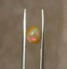 Опал 1,35 карата - Белый огненный опал - Вело опал - Медовый опал - Октябрьский камень - 8x7 мм