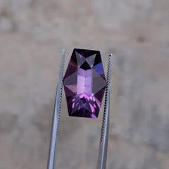 Аметист фантазийной огранки 10,3 карата из Бразилии — Камень февраля —