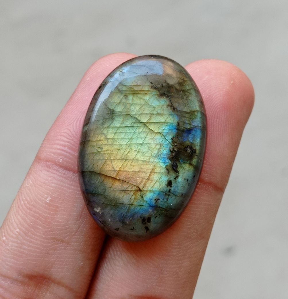 50ct Labradorite Cabochon - Spectrolite- Black Moon Stone - 36x24mm 50ct Labradorite Cabochon - Spectrolite- Black Moon Stone - 36x24mm