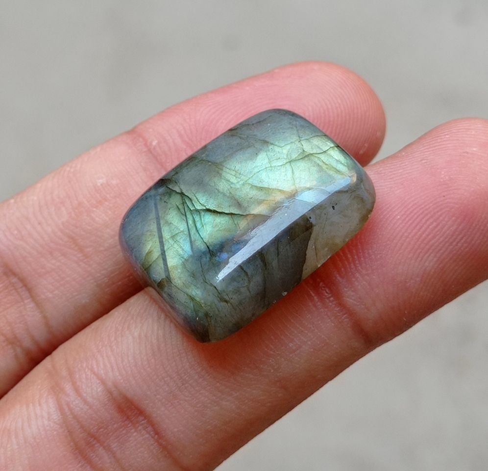 44.4ct Labradorite Cabochon - Spectrolite- Black Moon Stone - 25x22mm 44.4ct Labradorite Cabochon - Spectrolite- Black Moon Stone - 25x22mm