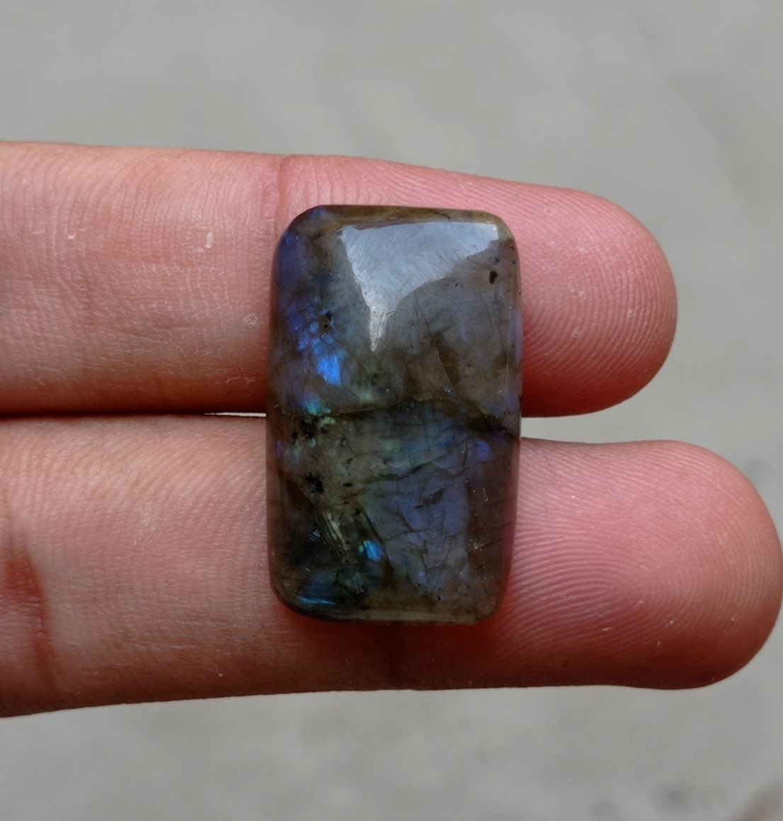 34.65ct Labradorite Cabochon - Spectrolite- Black Moon Stone - 28x17mm 34.65ct Labradorite Cabochon - Spectrolite- Black Moon Stone - 28x17mm