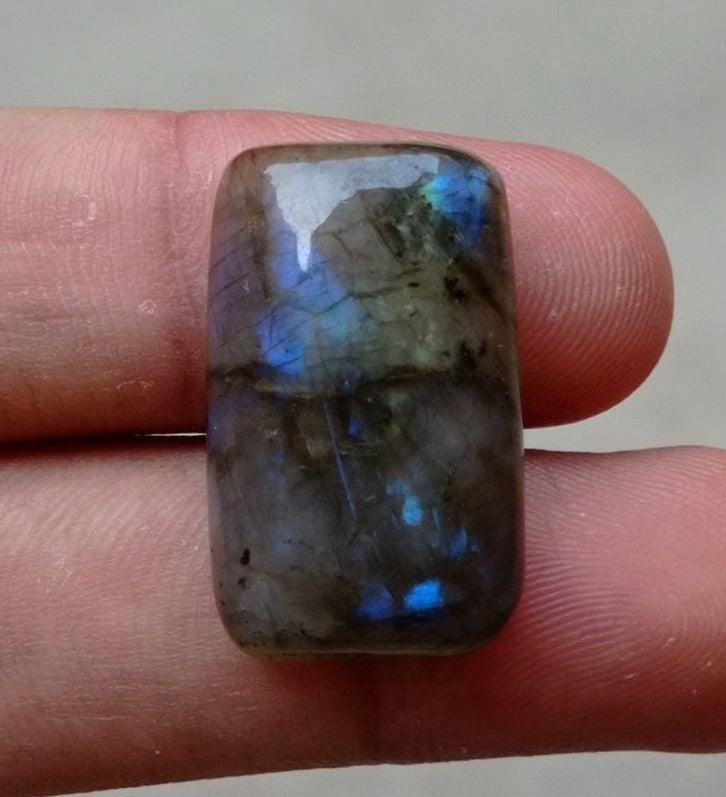 34.65ct Labradorite Cabochon - Spectrolite- Black Moon Stone - 28x17mm 34.65ct Labradorite Cabochon - Spectrolite- Black Moon Stone - 28x17mm