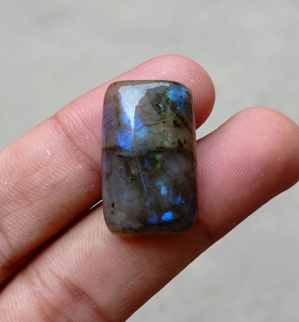 34.65ct Labradorite Cabochon - Spectrolite- Black Moon Stone - 28x17mm 34.65ct Labradorite Cabochon - Spectrolite- Black Moon Stone - 28x17mm