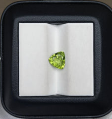 Драгоценный камень перидот 1,75 карата - оливин - хризолит - камень августа - 8x8x4 мм