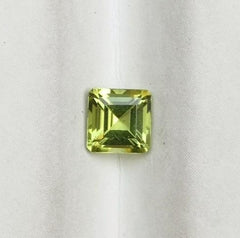 Драгоценный камень перидот 0,80 карата - оливин - хризолит - камень августа - 5x5x3,7 мм