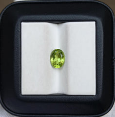 Драгоценный камень перидот 2,20 карата - оливин - хризолит - камень августа - 9x7x4,5 мм