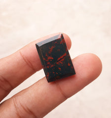 Натуральный высококачественный кровавый камень весом 24,15 карата — гелиотроп — размер — 24 мм x 17 мм