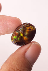 Радужный пузырчатый мексиканский огненный агат — более редкий драгоценный камень, чем бриллианты