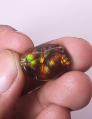 Радужный пузырчатый мексиканский огненный агат — более редкий драгоценный камень, чем бриллианты