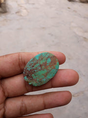 Натуральная бирюза 50,5 карата, зеленая матричная бирюза. Размеры — 35,8x26 мм.