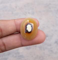 37.1ct Natural Eye Agate For Sale - Aqeeq - Dimension 25x19x11mm
