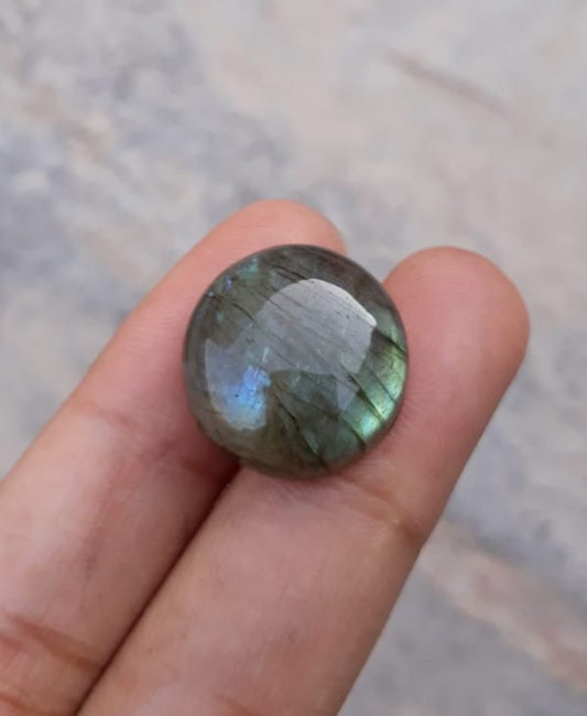 18ct Labradorite Cabochon - Spectrolite- Black Moon Stone - 17.5mm