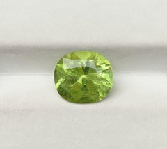 Драгоценный камень перидот 3,60 карата - оливин - хризолит - камень августа - 10x9x6 мм