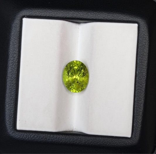 2.9ct Peridot Gemstone- Olivine - Chrysolite Gem - August Birthstone -  12x9mm