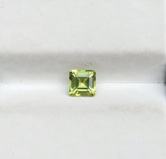 0.80ct Peridot Gemstone- Olivine - Chrysolite Gem - August Birthstone - 5x5x3.7mm